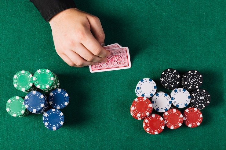Bagan tingkat loyalitas femo menampilkan manfaat progresif dari Member hingga Diamond